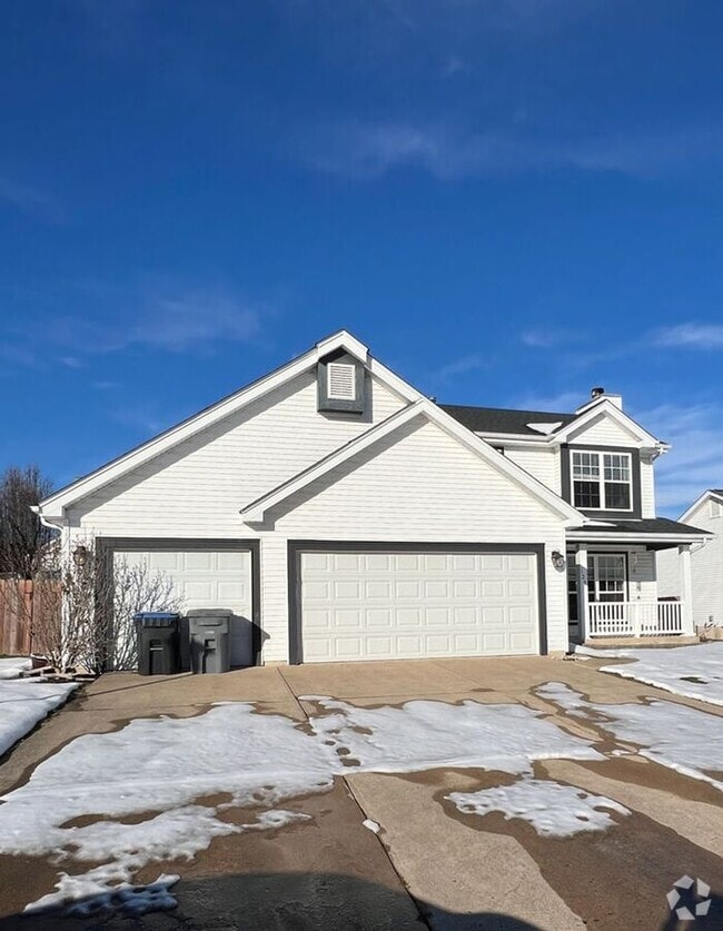 Building Photo - Cozy 3-Bedroom, 4-Bathroom Home in Saint L...