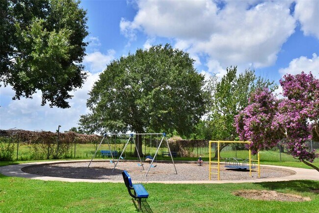 Building Photo - 2910 Walnut Springs Dr