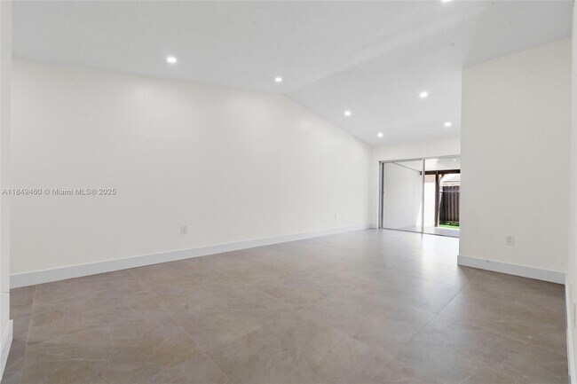 Building Photo - 5402 SW 138th Pl