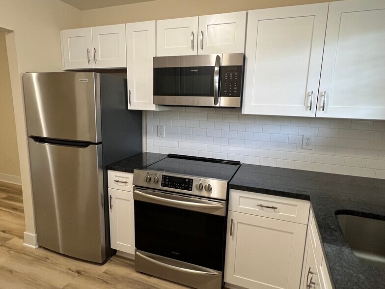 Kitchen - 620 Manatawny St