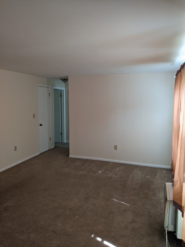 Building Photo - 25 Grandview Dr