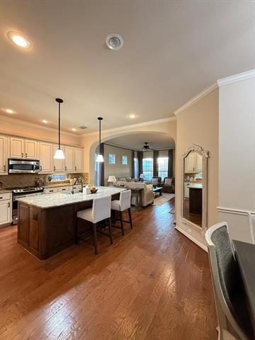 Building Photo - 300 Eastland Dr