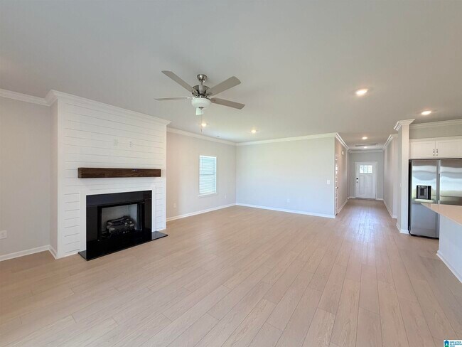 Building Photo - 237 Granby Ln