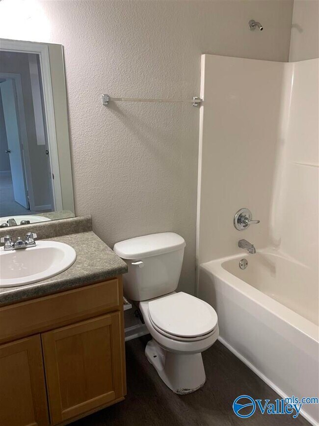 Building Photo - 148 Whitestone Dr NE