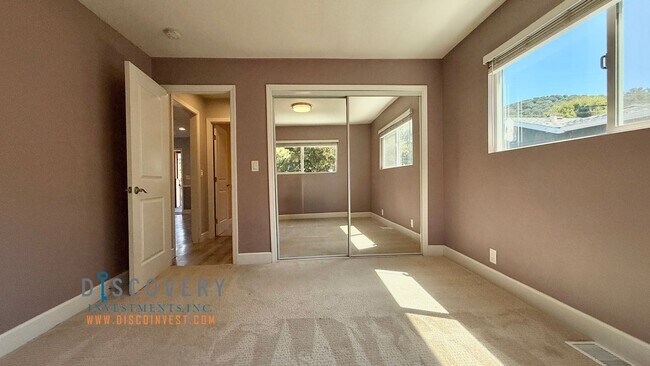 Building Photo - Stylish 3 Bedroom Retreat in the Oakland H...