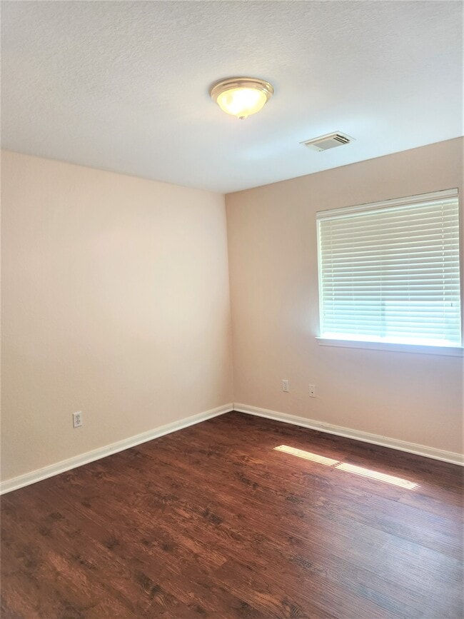 Building Photo - 3614 Double Lake Dr