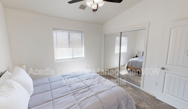 Building Photo - 571 N 10th Pl
