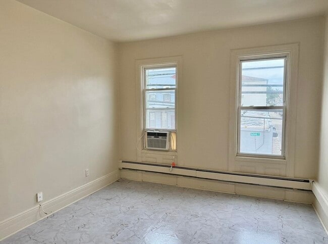 Building Photo - 197 Bartholdi Ave