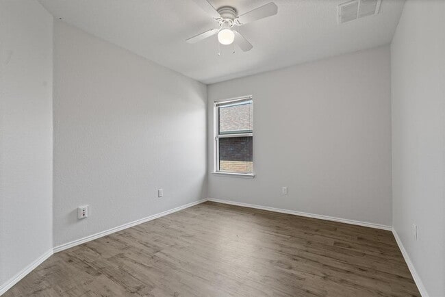 Building Photo - 5800 Maciver Dr