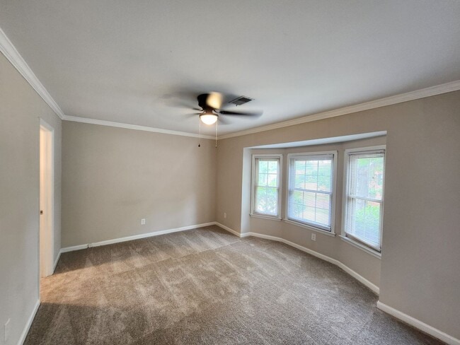 Building Photo - 624 Crown Pointe Dr