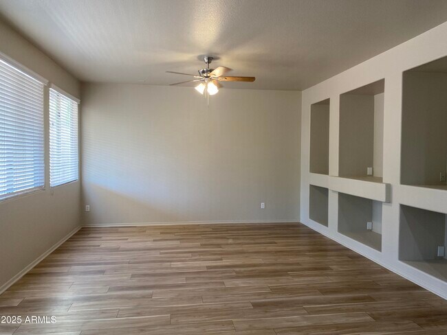 Building Photo - 8837 W Glenn Dr