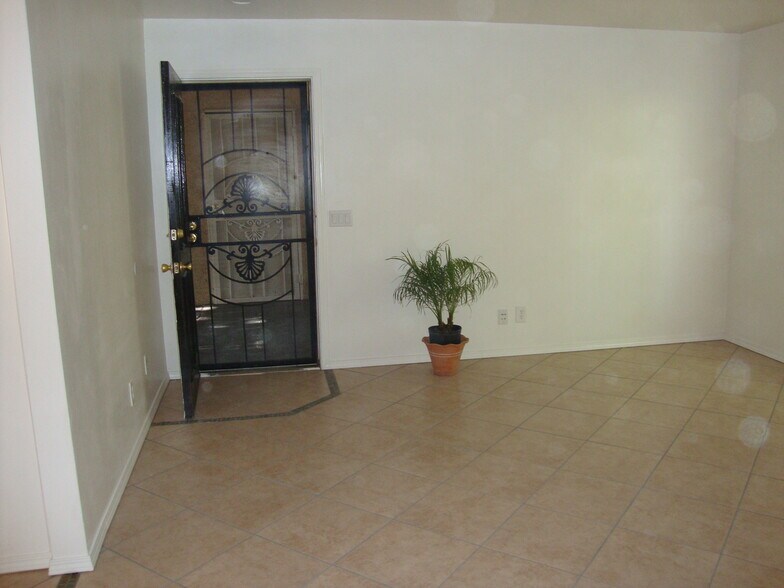 Building Photo - 262 S Santa Fe Ave