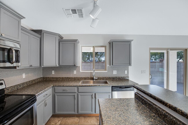 Building Photo - 9547 E Belmont Ave