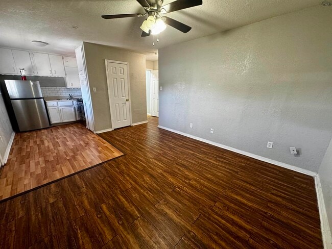 Primary Photo - 1710 10th St