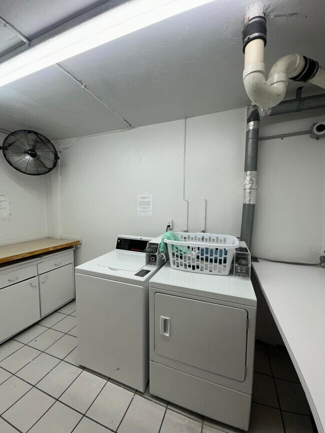 Building Photo - 2301 NE 14th Street Causeway