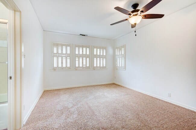 Building Photo - 556 Radcliffe Ave