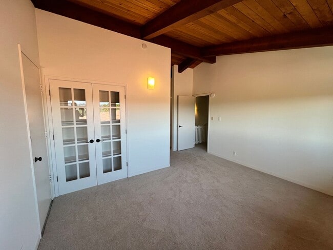 Building Photo - SPACIOUS FOUR BEDROOM TWO AND HALF BATH CH...