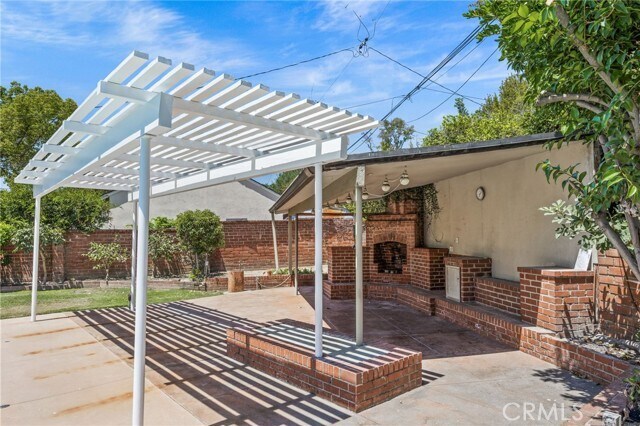 Building Photo - 2465 Sherwood Rd