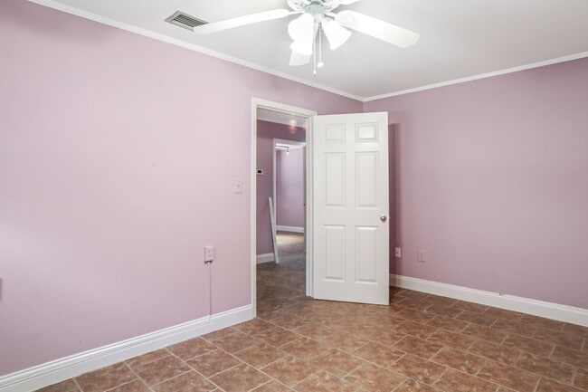 Building Photo - 3bd 2.5ba HOME FOR RENT! With Bonus Space!