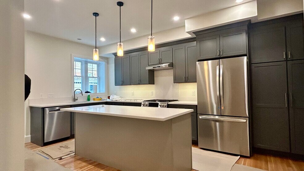 Building Photo - 10 Dwight St