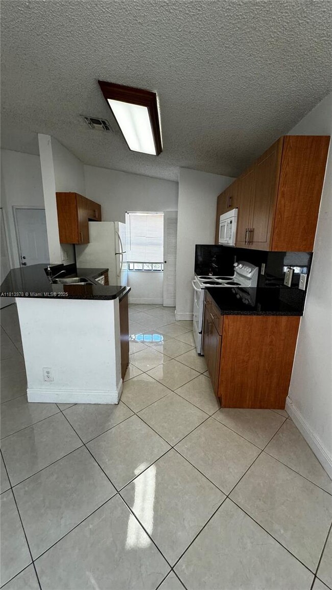 Building Photo - 9999 Summerbreeze Dr