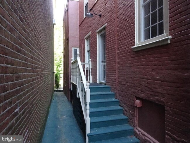Building Photo - 200 Delaware St