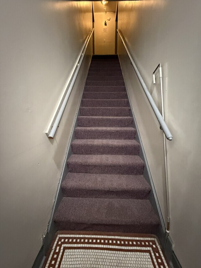 Building Photo - 7402 S Racine Ave