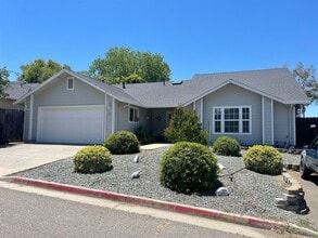 Building Photo - 143 Goldenwest Ct