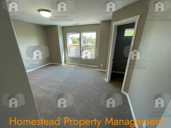 Building Photo - 1410-1412 Marigold Dr