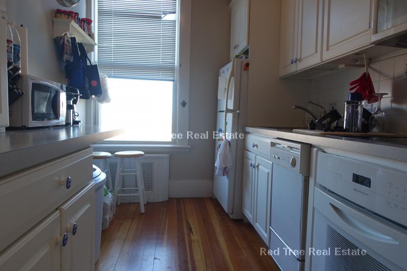 Building Photo - 554 E 4th St