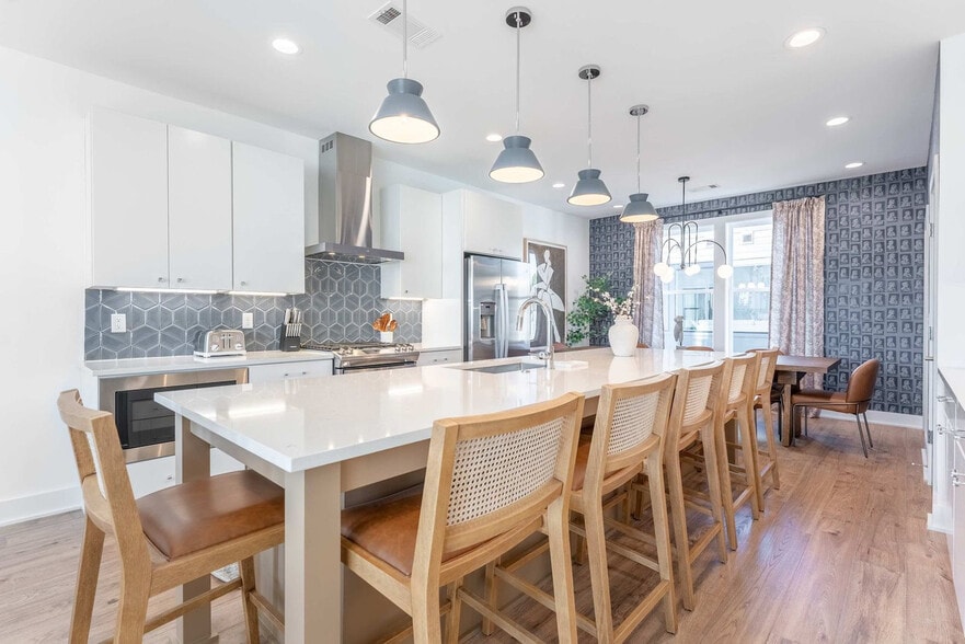 Building Photo - 113 Lucile St