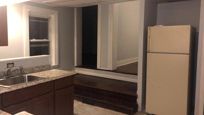 Building Photo - 208 Pennington Ave