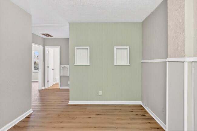 Building Photo - 437 Carver Ln