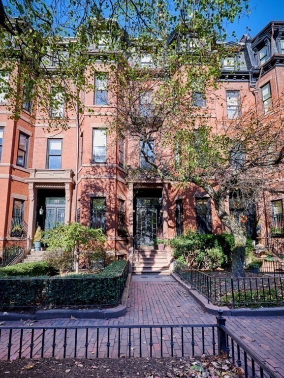 Building Photo - 313 Marlborough St