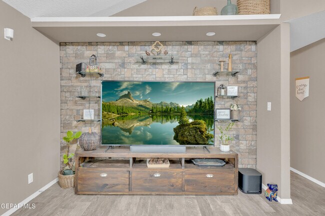 Building Photo - 12521 Paseo Alegre Dr