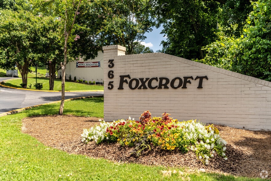 Entry Sign - Foxcroft Apartments