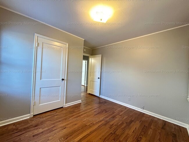 Building Photo - For Lease | Brookside | $1250 Rent