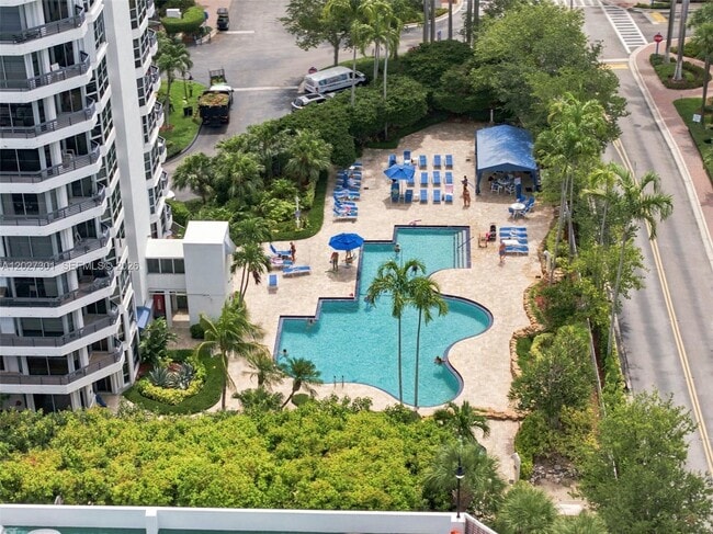Building Photo - 3500 Mystic Pointe Dr