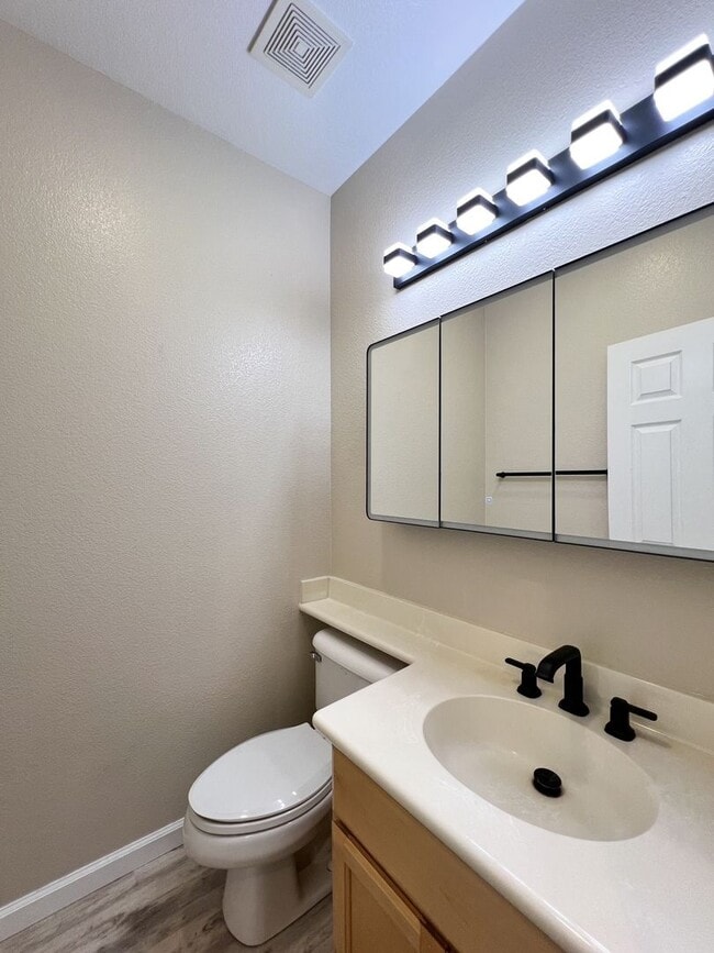 Building Photo - Updated Three Bedroom Home in South Napa