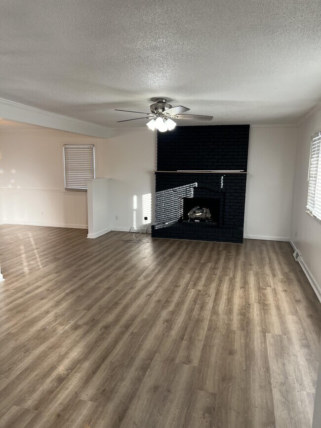 Building Photo - 503 Aspen Way
