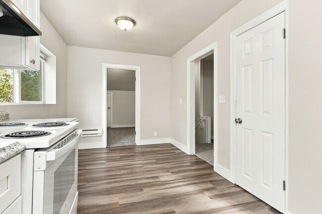 Building Photo - 2943 Porter Ave