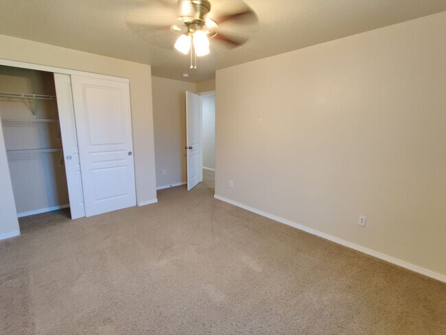 Building Photo - West Kennewick Location Close to Freeway A...