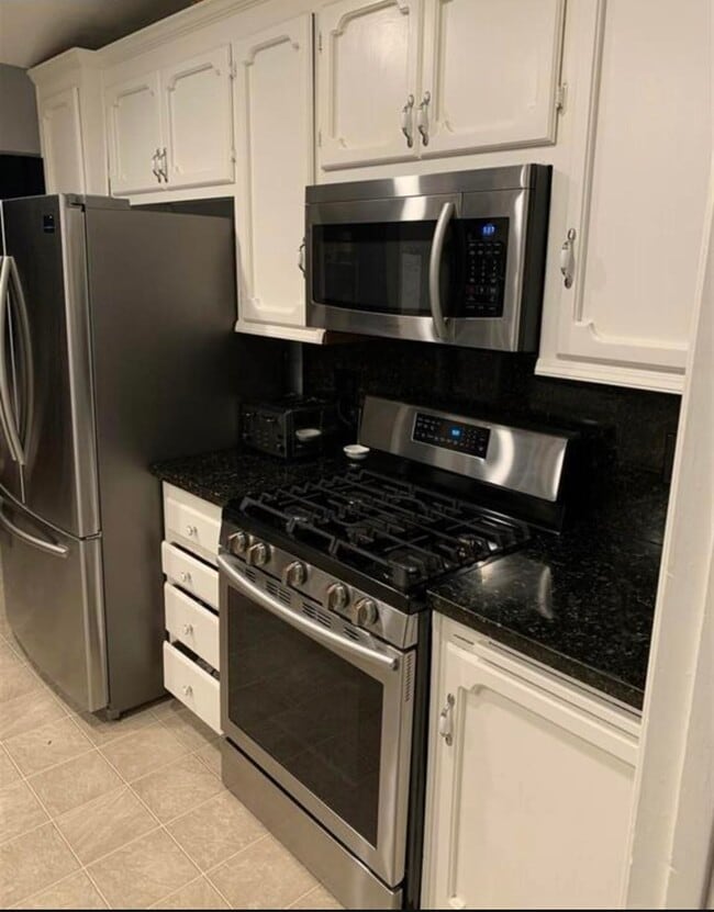 Building Photo - 5250 Riverlake Rd