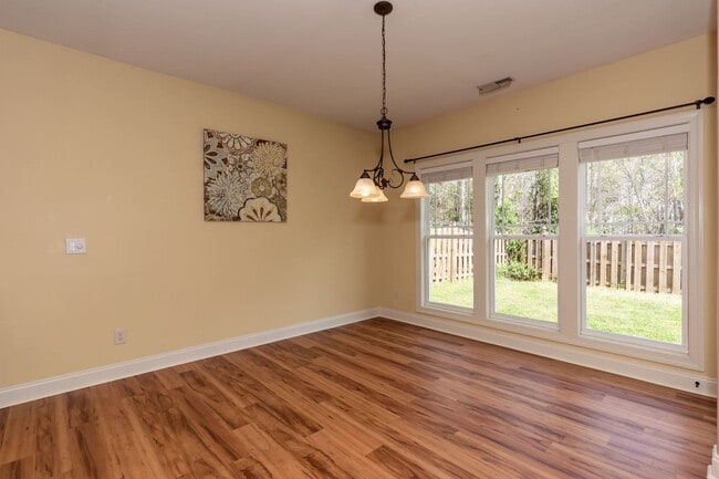 Building Photo - Lovely Large Family Home in Fuquay!