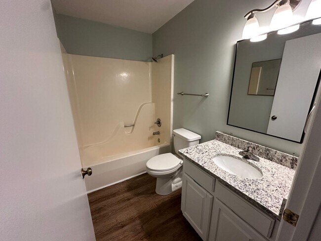 Building Photo - Charming 2 Bed/2 Bath Condo - Mallard Head Subdivision - Spacious Deck - Fireplace - Community Pool