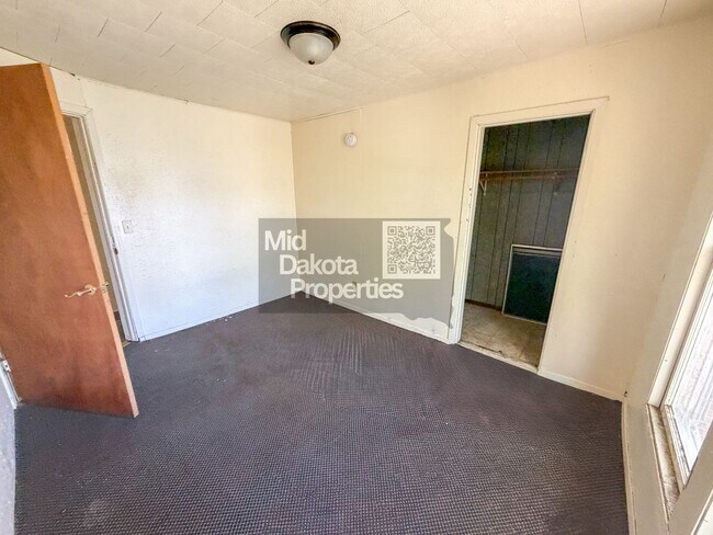 Building Photo - 408 S Duff St