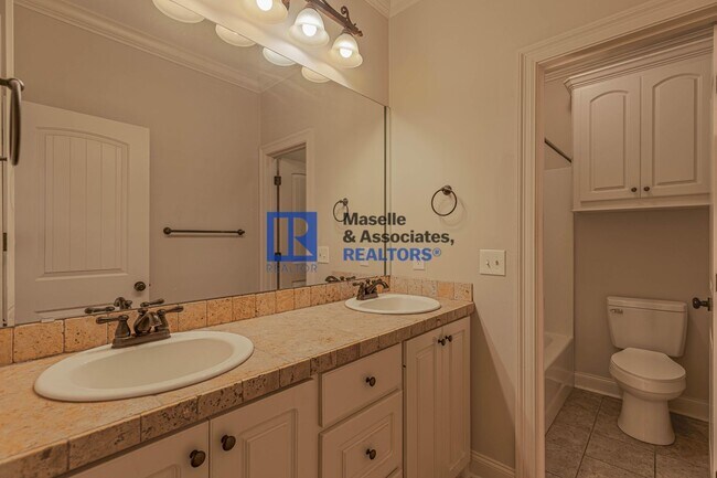 Building Photo - 6 MONTH LEASE OPTION!!! 4 Bed/2 Bath Home ...