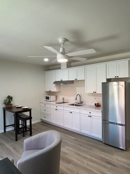 Kitchen with lots of storage - 6421 Gary Ct