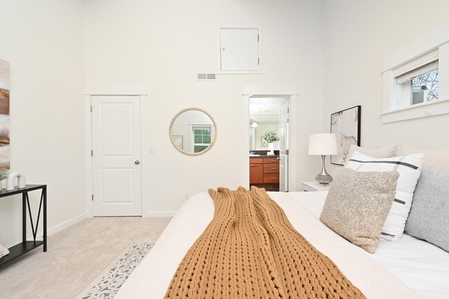 Building Photo - 5801 55th Ave NE