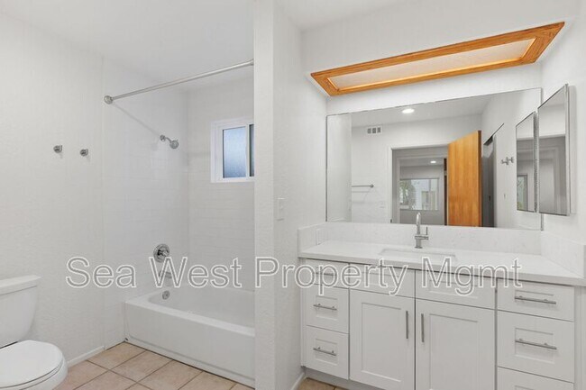 Building Photo - 115 Norfolk Dr